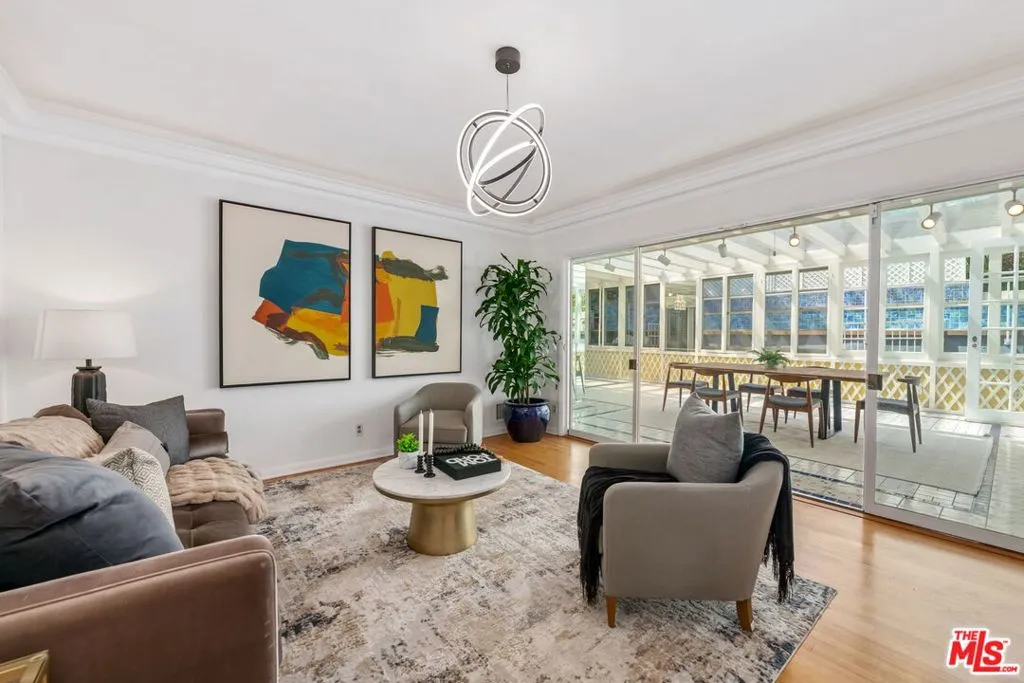 Los Angeles, California 90024, United States, 5 Bedrooms Bedrooms, ,3 BathroomsBathrooms,Residential,Pending,103104