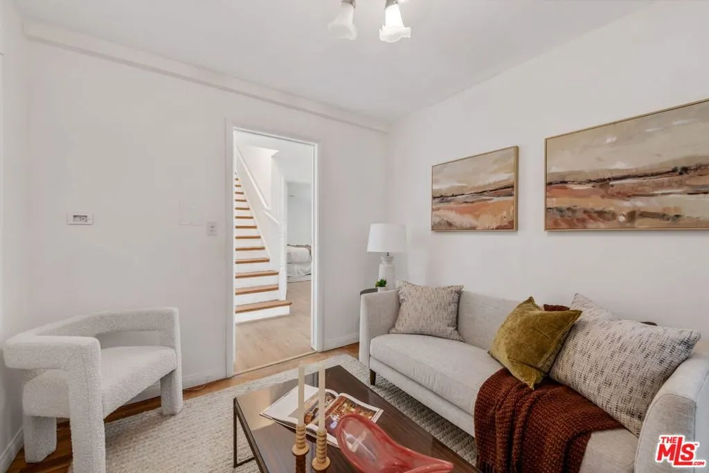 Los Angeles, California 90024, United States, 5 Bedrooms Bedrooms, ,3 BathroomsBathrooms,Residential,Pending,103104