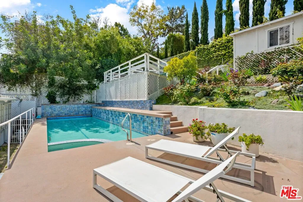 Los Angeles, California 90024, United States, 5 Bedrooms Bedrooms, ,3 BathroomsBathrooms,Residential,Pending,103104