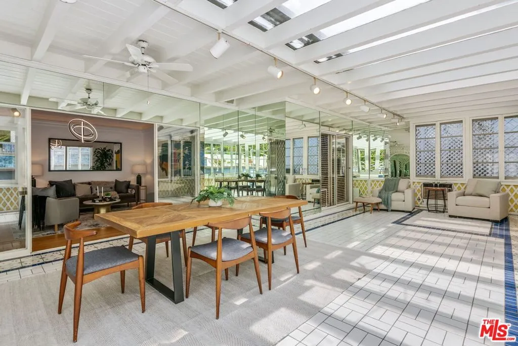 Los Angeles, California 90024, United States, 5 Bedrooms Bedrooms, ,3 BathroomsBathrooms,Residential,Pending,103104