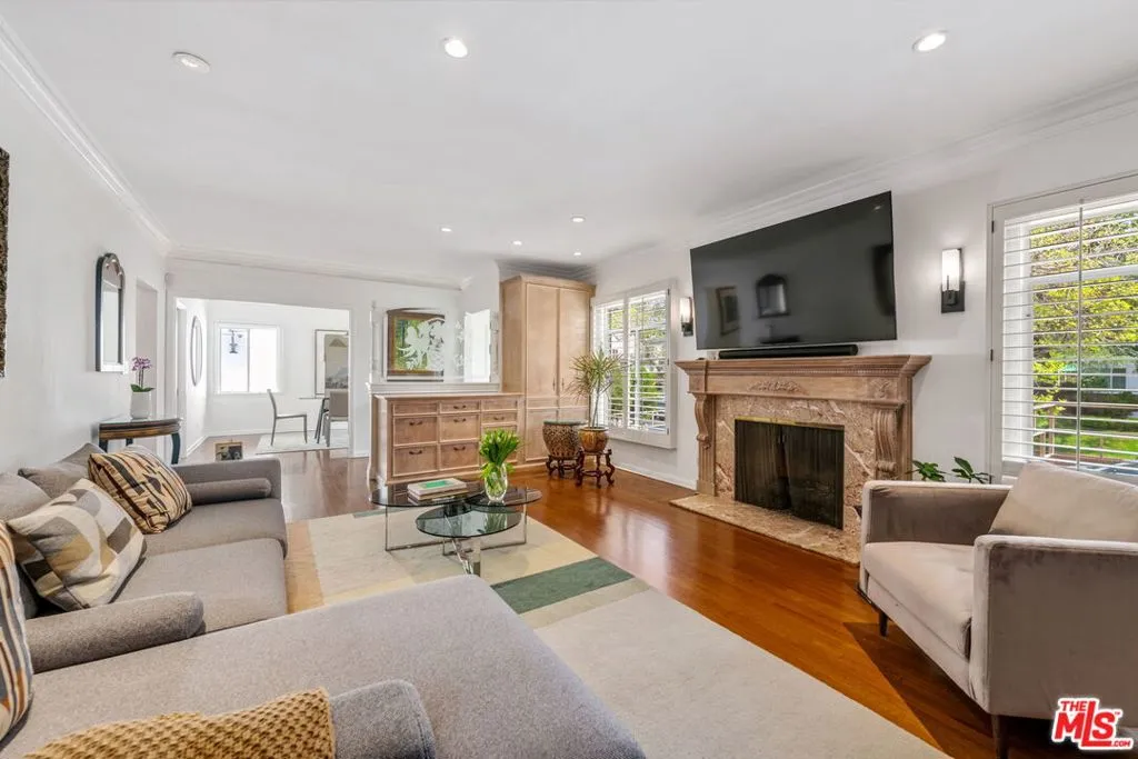 Los Angeles, California 90024, United States, 5 Bedrooms Bedrooms, ,3 BathroomsBathrooms,Residential,Pending,103104