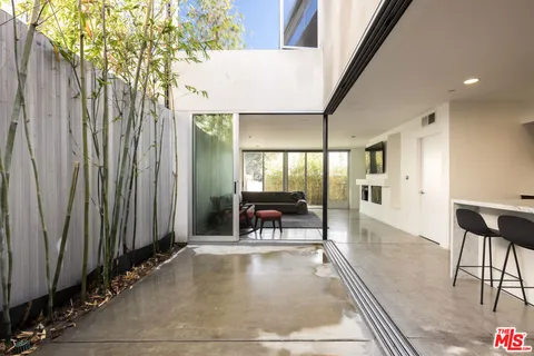 MLS: 25506249
