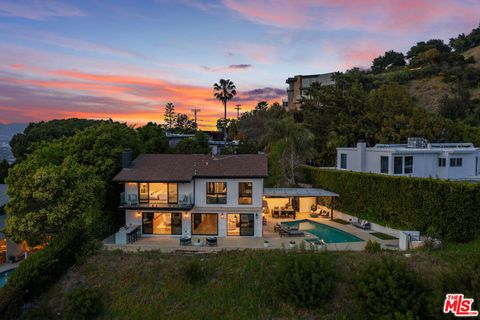 A home in Studio City