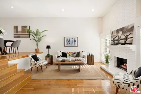 MLS: 25507481