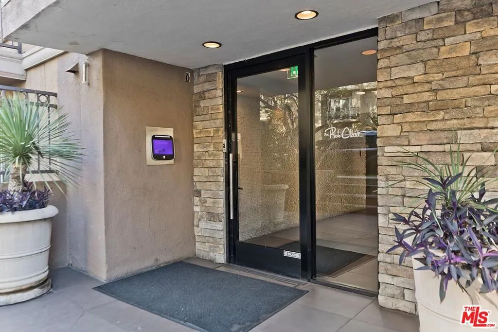 Los Angeles, California 90048, United States, 1 Bedroom Bedrooms, ,1 BathroomBathrooms,Residential,Active,1156