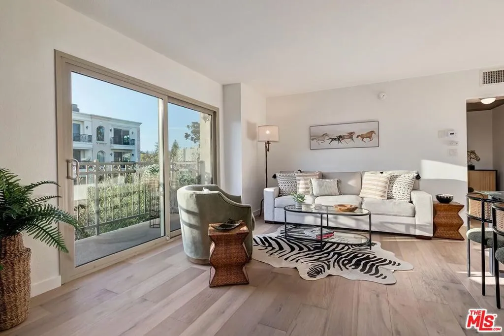 Los Angeles, California 90048, United States, 1 Bedroom Bedrooms, ,1 BathroomBathrooms,Residential,Active,1156