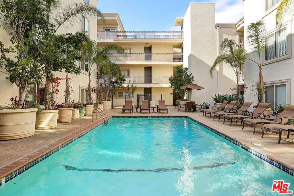 Los Angeles, California 90048, United States, 1 Bedroom Bedrooms, ,1 BathroomBathrooms,Residential,Active,1156