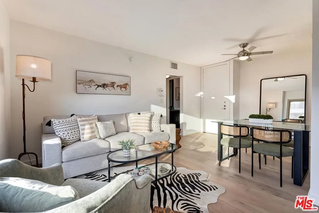 Los Angeles, California 90048, United States, 1 Bedroom Bedrooms, ,1 BathroomBathrooms,Residential,Active,1156