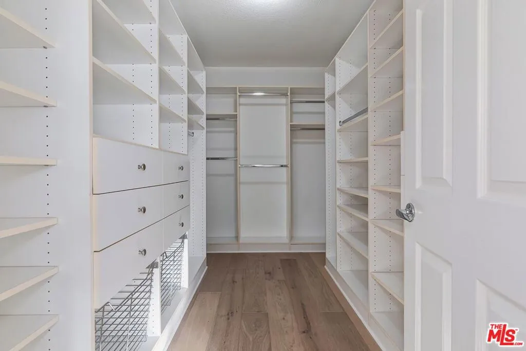 Los Angeles, California 90048, United States, 1 Bedroom Bedrooms, ,1 BathroomBathrooms,Residential,Active,1156