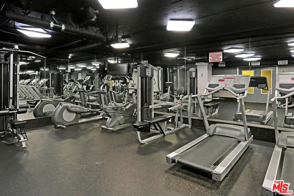 Los Angeles, California 90048, United States, 1 Bedroom Bedrooms, ,1 BathroomBathrooms,Residential,Active,1156