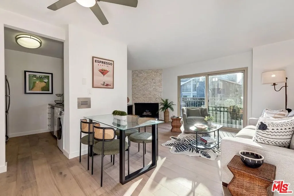 Los Angeles, California 90048, United States, 1 Bedroom Bedrooms, ,1 BathroomBathrooms,Residential,Active,1156