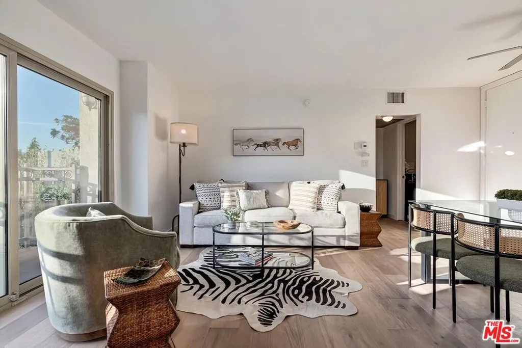 Los Angeles, California 90048, United States, 1 Bedroom Bedrooms, ,1 BathroomBathrooms,Residential,Active,1156 Los Angeles, California 90048, United States, 1 Bedroom Bedrooms, ,1 BathroomBathrooms,Residential,Active,1156