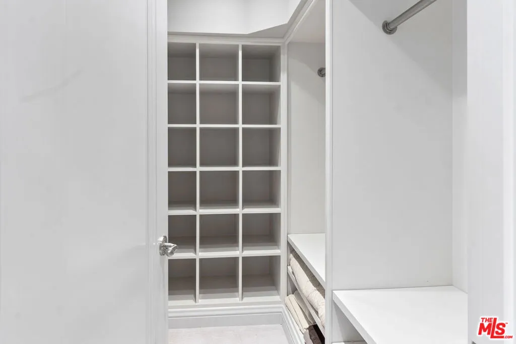 Los Angeles, California 90067, United States, 2 Bedrooms Bedrooms, ,3 BathroomsBathrooms,Residential,Active,36947