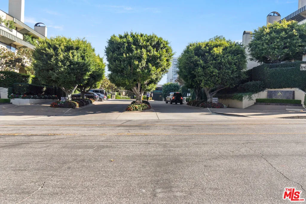 Los Angeles, California 90067, United States, 2 Bedrooms Bedrooms, ,3 BathroomsBathrooms,Residential,Active,36947