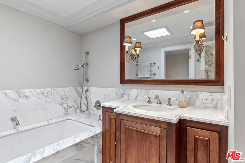 Los Angeles, California 90067, United States, 2 Bedrooms Bedrooms, ,3 BathroomsBathrooms,Residential,Active,36947