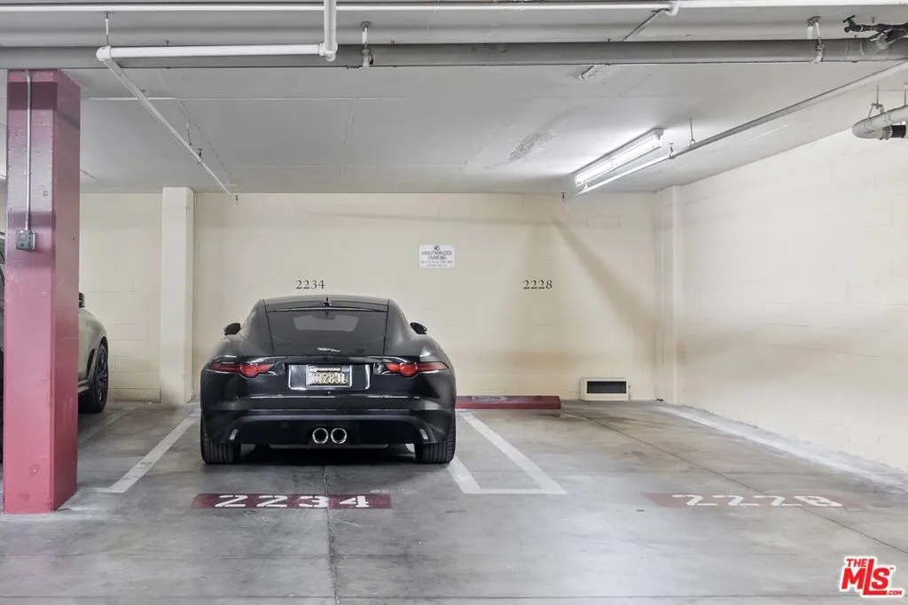 Los Angeles, California 90067, United States, 2 Bedrooms Bedrooms, ,3 BathroomsBathrooms,Residential,Active,36947