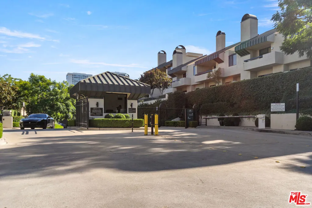 Los Angeles, California 90067, United States, 2 Bedrooms Bedrooms, ,3 BathroomsBathrooms,Residential,Active,36947