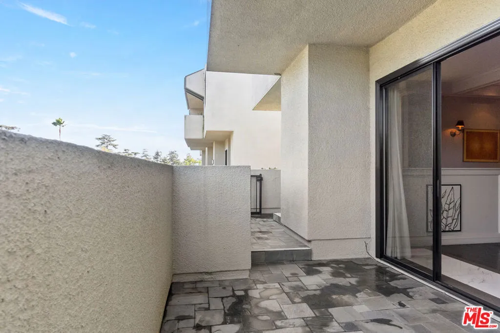 Los Angeles, California 90067, United States, 2 Bedrooms Bedrooms, ,3 BathroomsBathrooms,Residential,Active,36947