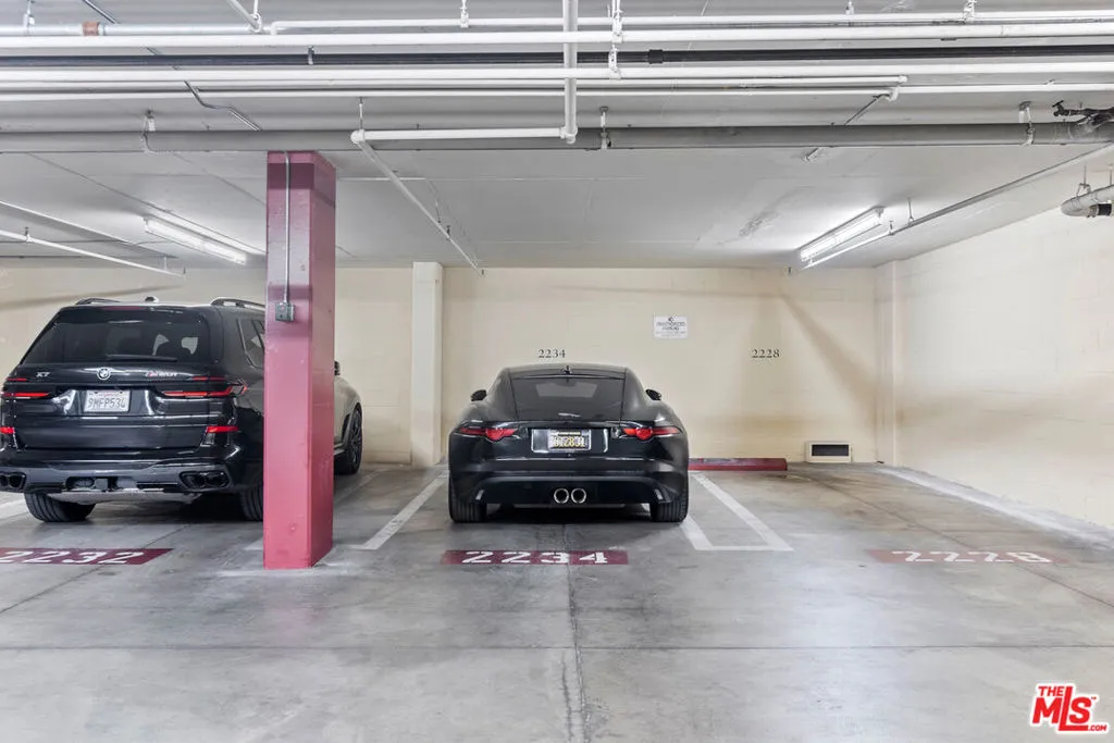 Los Angeles, California 90067, United States, 2 Bedrooms Bedrooms, ,3 BathroomsBathrooms,Residential,Active,36947