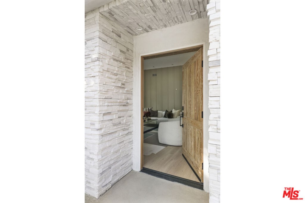 Properties 1 2239 Brier Avenue