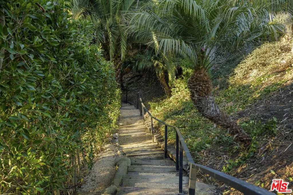 Summerland, California 93067, United States, 2 Bedrooms Bedrooms, ,3 BathroomsBathrooms,Residential,Active,19240