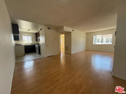 MLS: 25527495