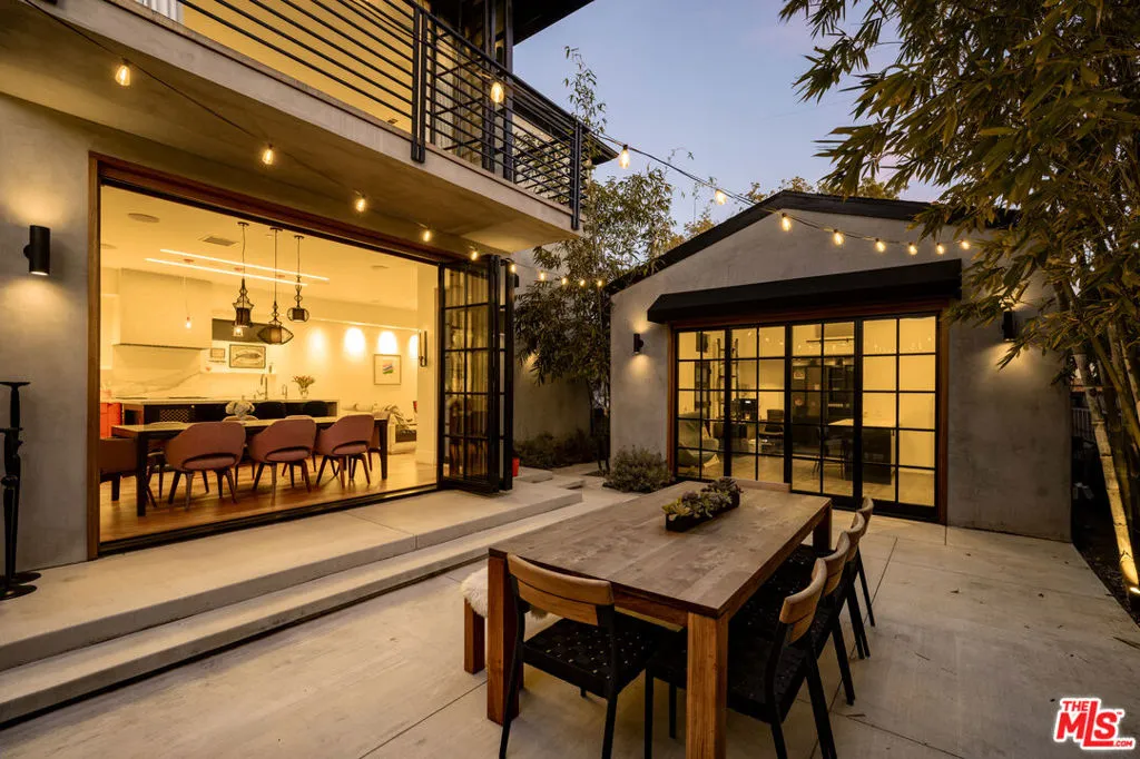 Santa Monica, California 90405, United States, 5 Bedrooms Bedrooms, ,5 BathroomsBathrooms,Residential,Active,83250