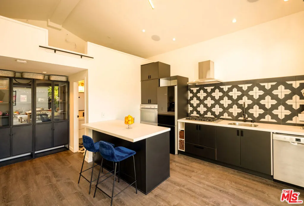 Santa Monica, California 90405, United States, 5 Bedrooms Bedrooms, ,5 BathroomsBathrooms,Residential,Active,83250