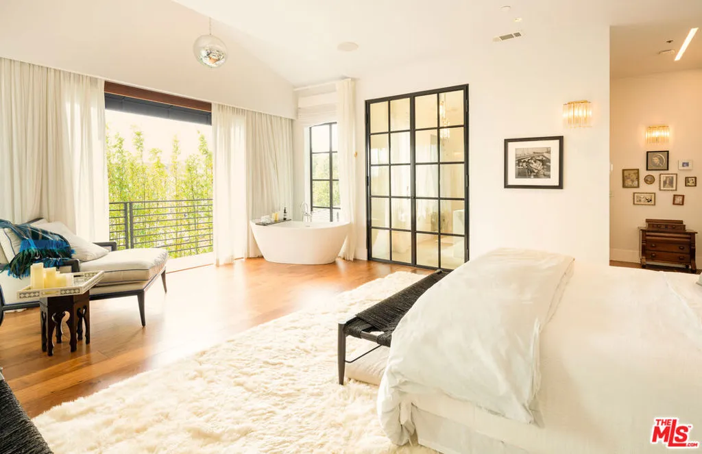 Santa Monica, California 90405, United States, 5 Bedrooms Bedrooms, ,5 BathroomsBathrooms,Residential,Active,83250