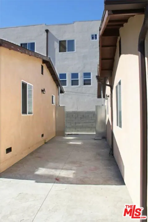 North Hollywood, California 91601, United States, 5 Bedrooms Bedrooms, ,4 BathroomsBathrooms,Residential,Active,94913