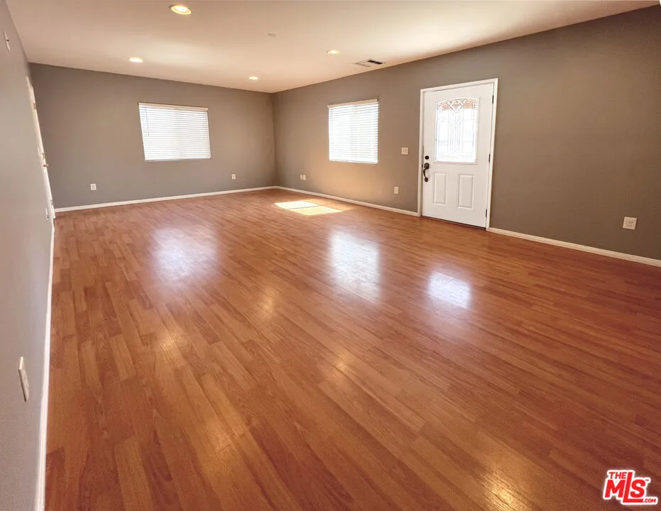 North Hollywood, California 91601, United States, 5 Bedrooms Bedrooms, ,4 BathroomsBathrooms,Residential,Active,94913