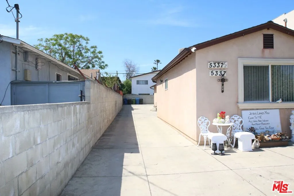 North Hollywood, California 91601, United States, 5 Bedrooms Bedrooms, ,4 BathroomsBathrooms,Residential,Active,94913