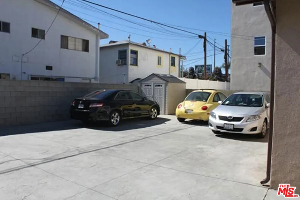 North Hollywood, California 91601, United States, 5 Bedrooms Bedrooms, ,4 BathroomsBathrooms,Residential,Active,94913