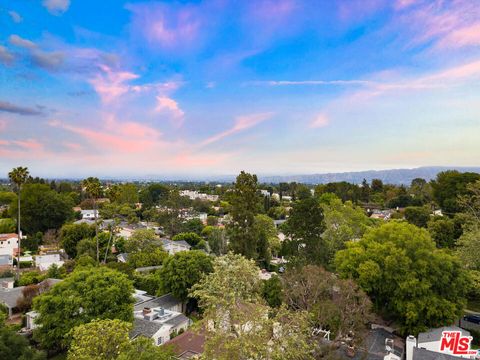 A home in Studio City