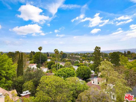 A home in Studio City