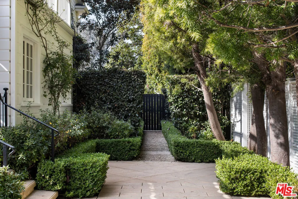 Los Angeles, California 90049, United States, 7 Bedrooms Bedrooms, ,7 BathroomsBathrooms,Residential,Active,8198