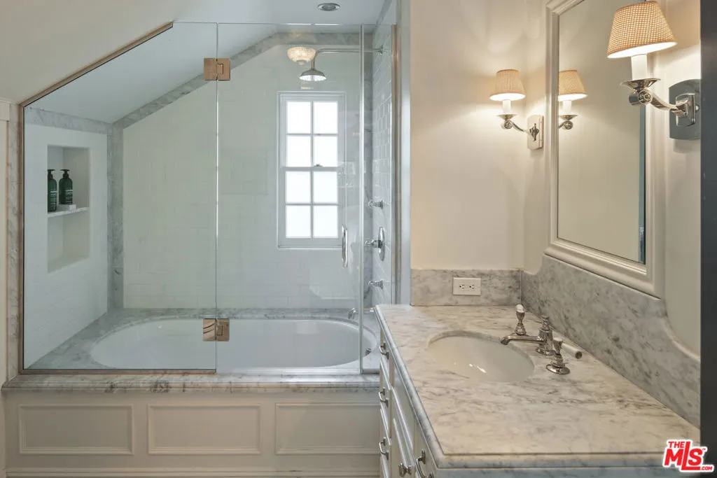 Los Angeles, California 90049, United States, 7 Bedrooms Bedrooms, ,7 BathroomsBathrooms,Residential,Active,8198