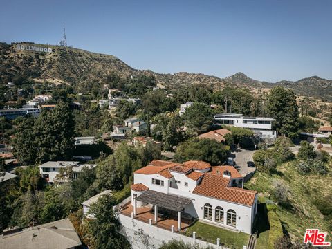 Single Family Residence in Los Angeles CA 3206 Deronda Drive 29.jpg