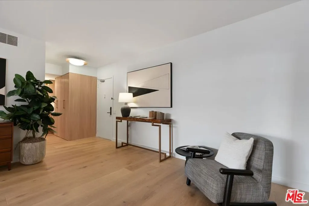 Los Angeles, California 90024, United States, 2 Bedrooms Bedrooms, ,2 BathroomsBathrooms,Residential,Active,5258