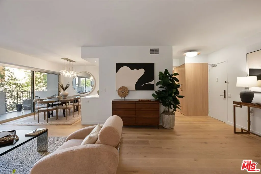 Los Angeles, California 90024, United States, 2 Bedrooms Bedrooms, ,2 BathroomsBathrooms,Residential,Active,5258