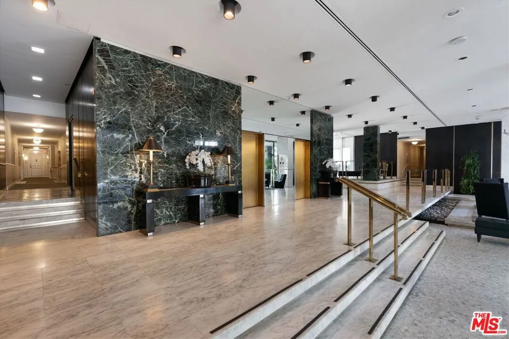 Los Angeles, California 90024, United States, 2 Bedrooms Bedrooms, ,2 BathroomsBathrooms,Residential,Active,5258