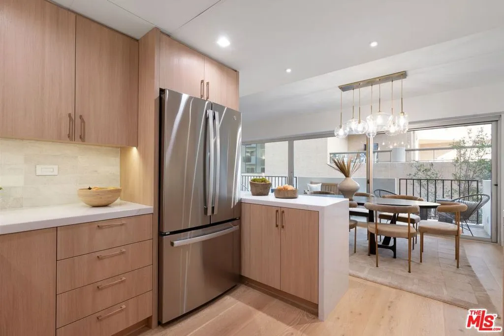 Los Angeles, California 90024, United States, 2 Bedrooms Bedrooms, ,2 BathroomsBathrooms,Residential,Active,5258