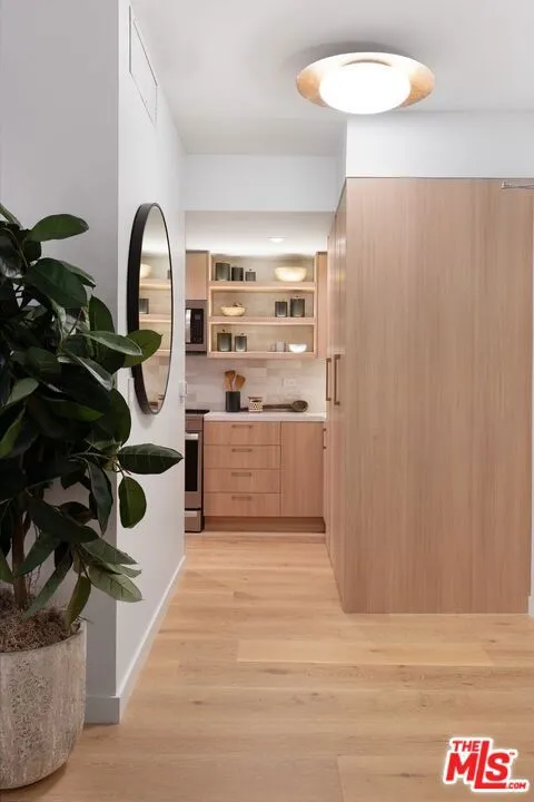 Los Angeles, California 90024, United States, 2 Bedrooms Bedrooms, ,2 BathroomsBathrooms,Residential,Active,5258