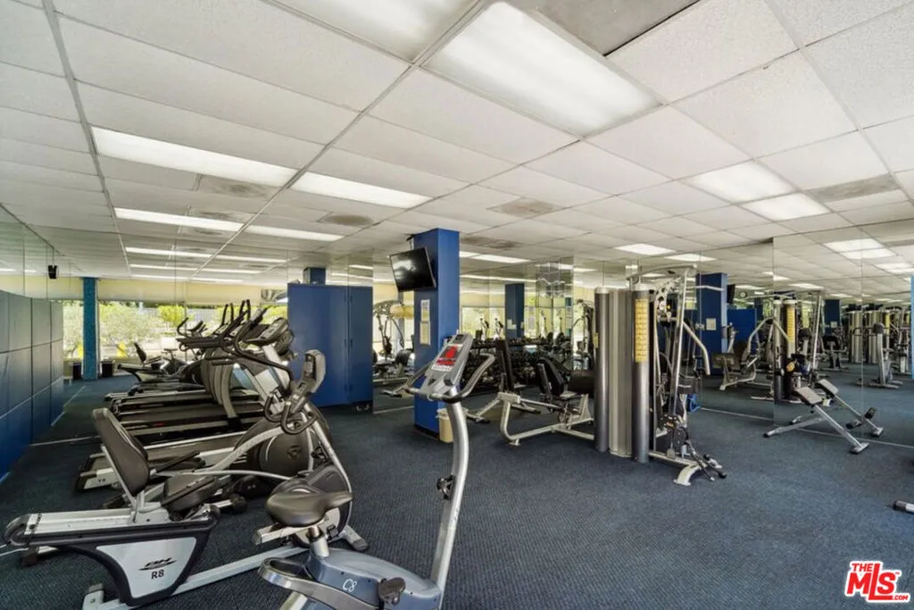 Los Angeles, California 90024, United States, 2 Bedrooms Bedrooms, ,2 BathroomsBathrooms,Residential,Active,5258