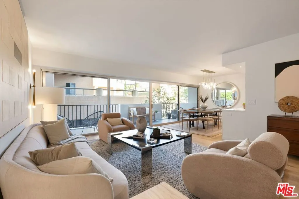 Los Angeles, California 90024, United States, 2 Bedrooms Bedrooms, ,2 BathroomsBathrooms,Residential,Active,5258