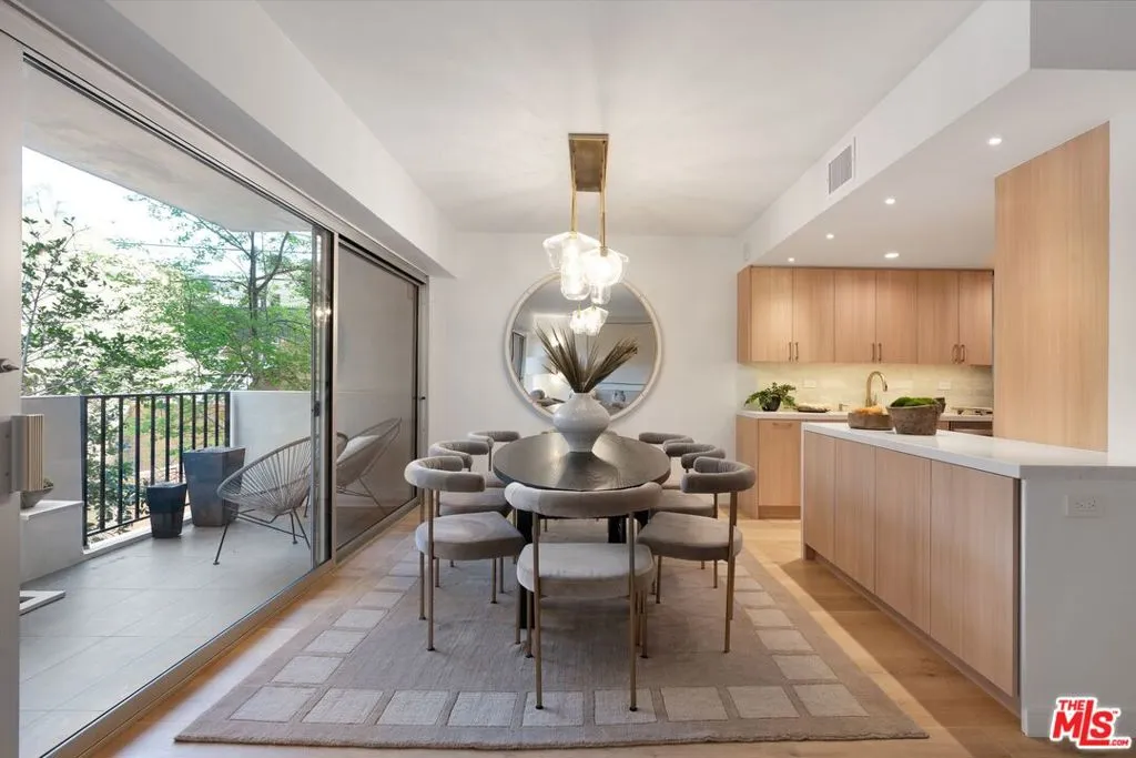 Los Angeles, California 90024, United States, 2 Bedrooms Bedrooms, ,2 BathroomsBathrooms,Residential,Active,5258