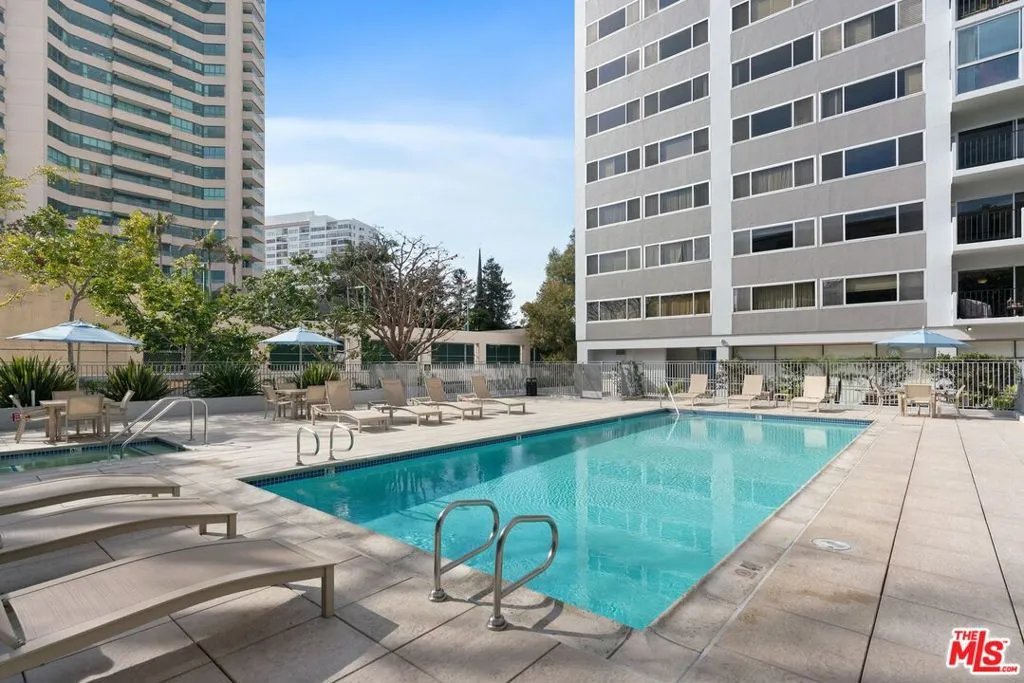 Los Angeles, California 90024, United States, 2 Bedrooms Bedrooms, ,2 BathroomsBathrooms,Residential,Active,5258