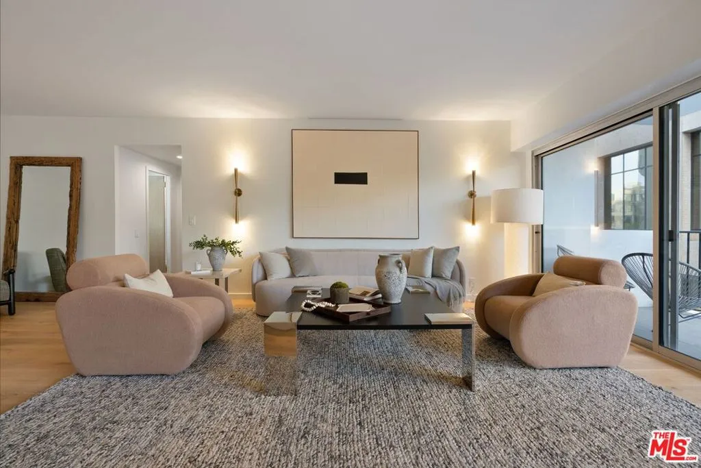 Los Angeles, California 90024, United States, 2 Bedrooms Bedrooms, ,2 BathroomsBathrooms,Residential,Active,5258