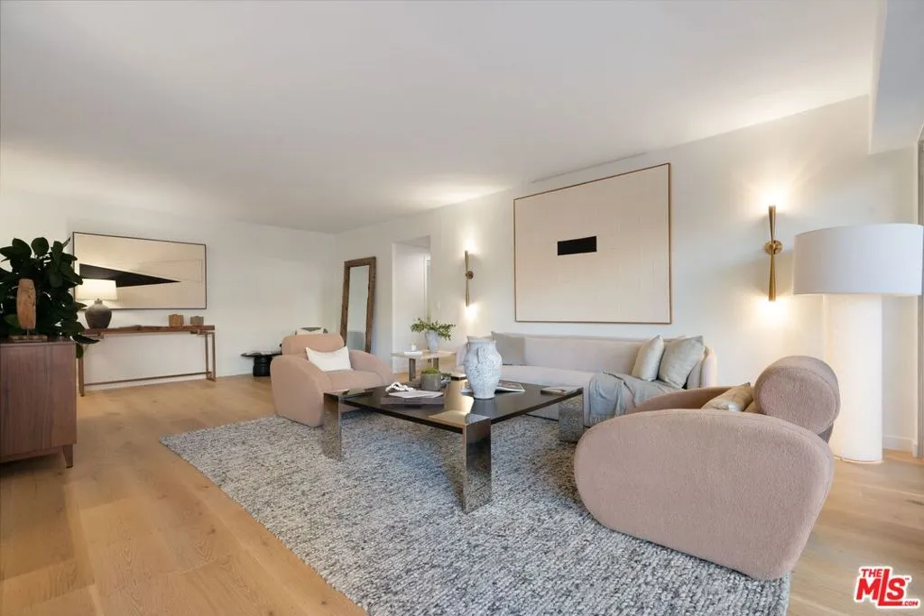 Los Angeles, California 90024, United States, 2 Bedrooms Bedrooms, ,2 BathroomsBathrooms,Residential,Active,5258