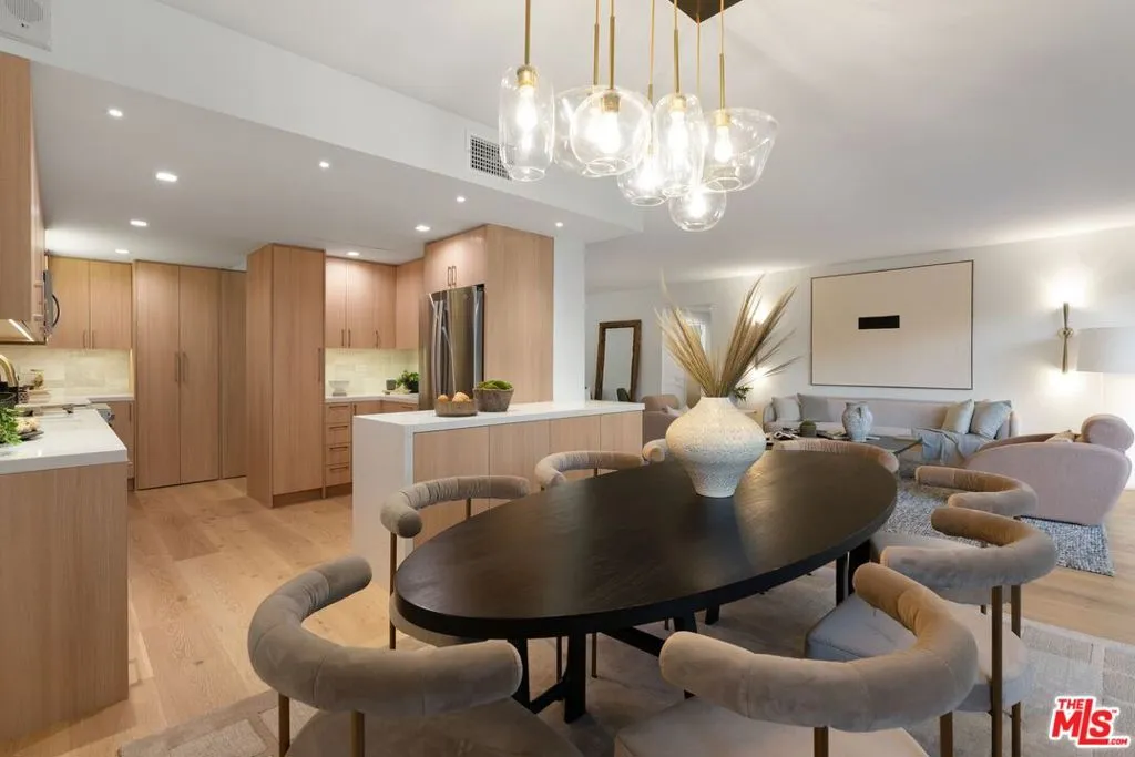 Los Angeles, California 90024, United States, 2 Bedrooms Bedrooms, ,2 BathroomsBathrooms,Residential,Active,5258